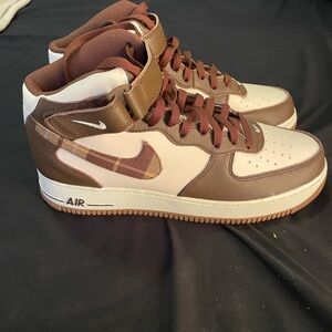 Men’s Nike Air Force One ‘07 Mid Sneakers